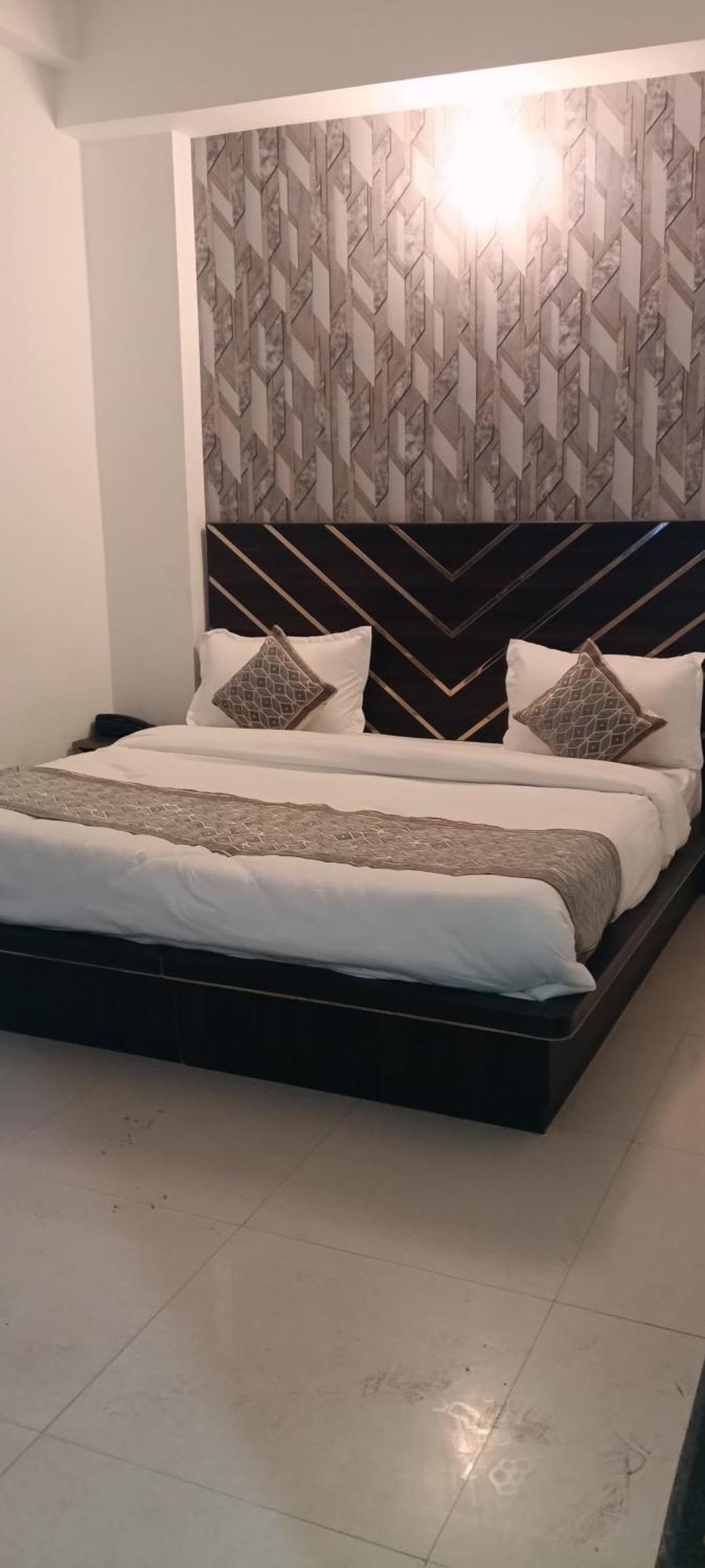 Hotel Blue Heaven Oyotownhouse Ghaziabad Exterior foto